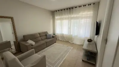 Uma área de estar em Casa com 4 quartos a 300m do mar da Praia de Palmas