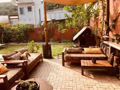 Uma área de estar em Casa da Débora