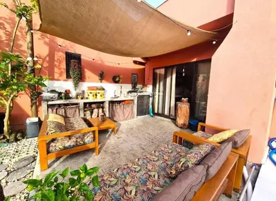 Uma área de estar em Casa da Débora