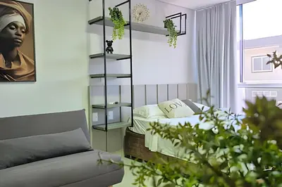 Uma cama ou camas num quarto em Loft Elegante & Confortável Unipraias |CURTA191