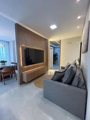 Uma televisão e/ou sistema de entretenimento em Refúgio moderno com piscina privativa perto do mar
