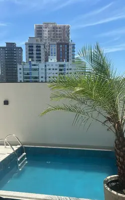 A piscina em ou perto de Refúgio moderno com piscina privativa perto do mar