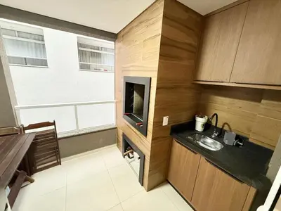 A cozinha ou kitchenette de Seu refúgio em Bombinhas, conforto e pé na areia