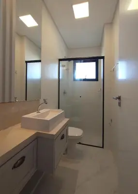 Uma casa de banho em Apartamento Alto Padrão Mariscal - 3 Quartos, AC, Garagem Dupla