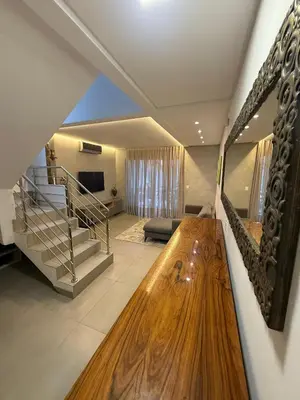 Uma televisão e/ou sistema de entretenimento em Duplex de veraneio , Temporada