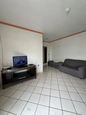 Uma televisão e/ou sistema de entretenimento em Apartamento 30m da Praia de Bombinhas
