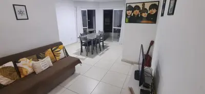 Uma área de estar em Na quadra do mar - apartamento com 3 dormitórios