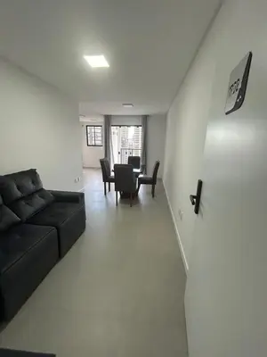 Uma área de estar em Apartamento Novo Proximo ao Mar Experiencia Incrivel