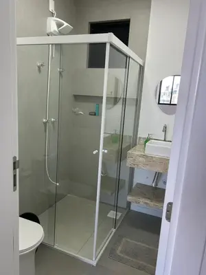 Uma casa de banho em Apartamento Novo Proximo ao Mar Experiencia Incrivel