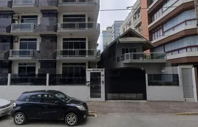 O edifício onde o apartamento está situado