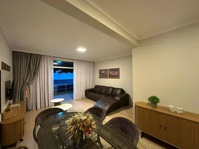 Uma área de estar em Achei Itapema • Mariluz Residencial, R.269