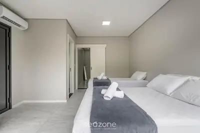 Uma cama ou camas num quarto em Casa c/ terraço e churrasq. a 850m do mar JSF0748