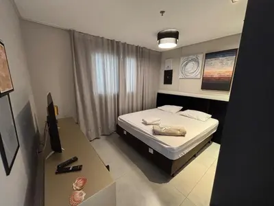 Uma cama ou camas num quarto em Vista Mar & Conforto | Flat Moderno com Suíte King