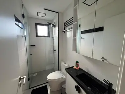 Uma casa de banho em Vista Mar & Conforto | Flat Moderno com Suíte King