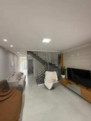 Uma televisão e/ou sistema de entretenimento em Duplex casa 02 , 3 quartos , diárias de temporada