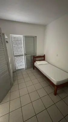 Uma cama ou camas num quarto em Sobrados a 100mt do mar em bombas