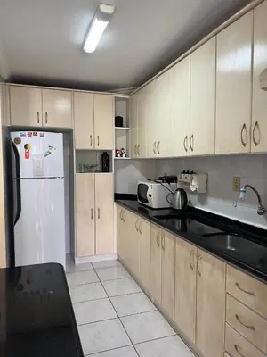 A cozinha ou kitchenette de Apartamento lateral mar no centro da Meia Praia