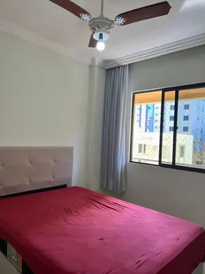Uma cama ou camas num quarto em Apartamento lateral mar no centro da Meia Praia