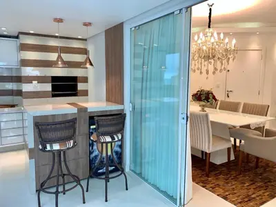 A cozinha ou kitchenette de Apartamento 4 quartos na Meia Praia