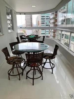 A planta de Apartamento 4 quartos na Meia Praia