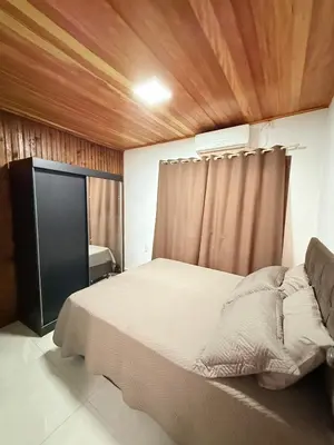 Uma cama ou camas num quarto em Casa com Piscina em Bombinhas