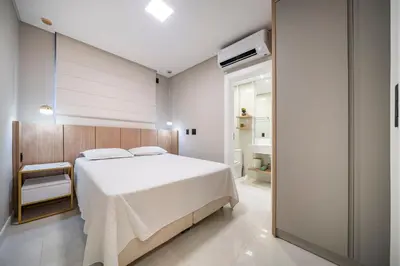 Uma cama ou camas num quarto em Apartamento alto padrão 2 suítes com piscina