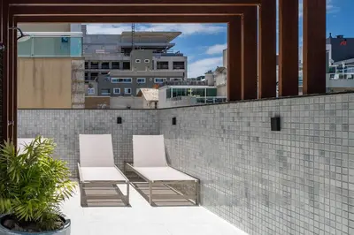 O edifício onde o apartamento está situado