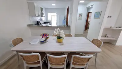 A planta de Amplo apartamento de 3 quartos a 120m da praia, com vista mar