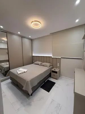 Uma cama ou camas num quarto em Apartamento Novo e lindo! Próximo Mar e Shopping