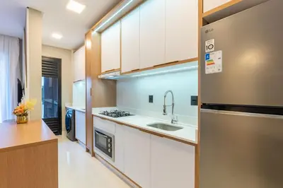 A cozinha ou kitchenette de Apartamento alto padrão com 2 suites e piscina