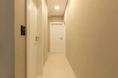 A planta de Apartamento alto padrão com 2 suites e piscina