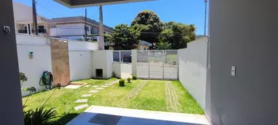 Um jardim no exterior de Casa Família Feliz Espaço, Conforto e Próximo a Praia