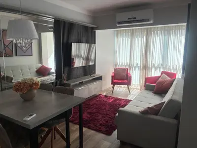 Uma área de estar em Apartamento completo, 2 quartos e estacionamento