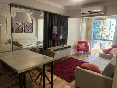 Uma área de estar em Apartamento completo, 2 quartos e estacionamento
