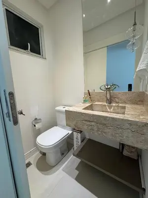 Uma casa de banho em Apto Vista Mar Rua 236 Meia Praia Itapema