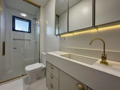 Uma casa de banho em Invictus Residence 202 - Apartamento amplo com ar-condicionado em todos os ambientes, localizado próximo a comércios e a 250 metros da praia.