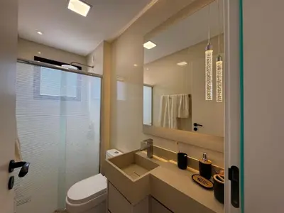 Uma casa de banho em Apartamento na praia de Palmas com vista para o Mar