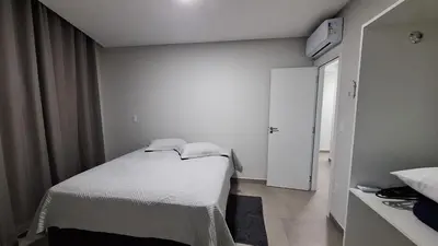 Uma cama ou camas num quarto em Residencial da Vila Apartamento 1
