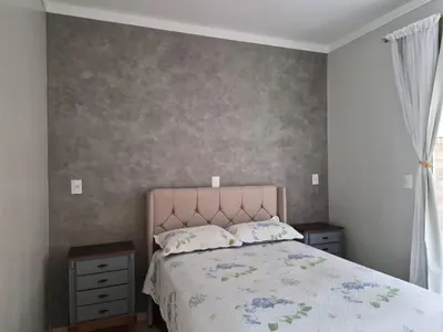 Uma cama ou camas num quarto em Casinha Encantada da MaLu