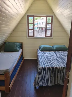 Uma cama ou camas num quarto em Canto do paraíso Governador Celso Ramos Chale