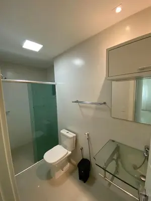Uma casa de banho em Apartamento Tamanho Família