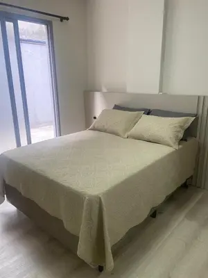 Uma cama ou camas num quarto em Apartamento 25 metros do mar