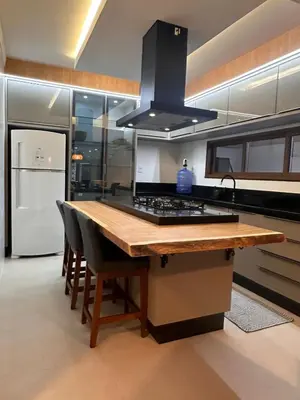 A cozinha ou kitchenette de Casa Pedra e Luz em Bombinhas com piscina aquecida