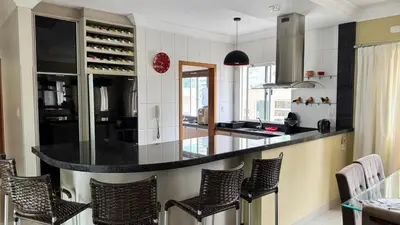 A cozinha ou kitchenette de Apartamento com 3 quartos em Meia Praia - Itapema - SC