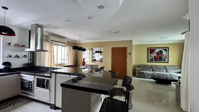 A cozinha ou kitchenette de Apartamento com 3 quartos em Meia Praia - Itapema - SC