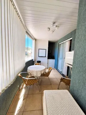 Uma área de estar em Apartamento do Sol - 2 quartos, completo, 300m da praia