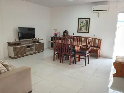 A planta de Apartamento Em Itapema Quadra Mar Com 3 Quartos Para Locação De Temporada
