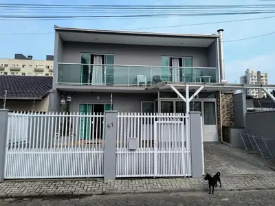 A planta de Casa 4 Qts Ar e Gourmet em Perequê 600m do mar