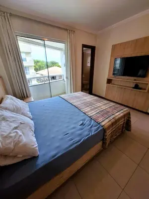 Uma cama ou camas num quarto em Apartamento do Sol - Cobertura Piscina privativa, 4 quartos, 220m da praia no centro de Bombinhas