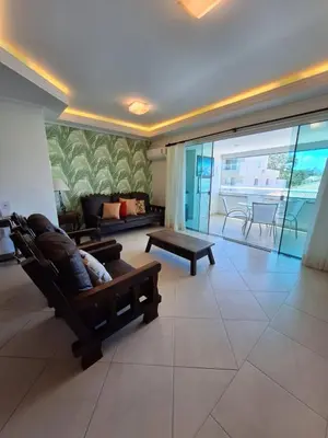 Uma área de estar em Apartamento do Sol - Cobertura Piscina privativa, 4 quartos, 220m da praia no centro de Bombinhas